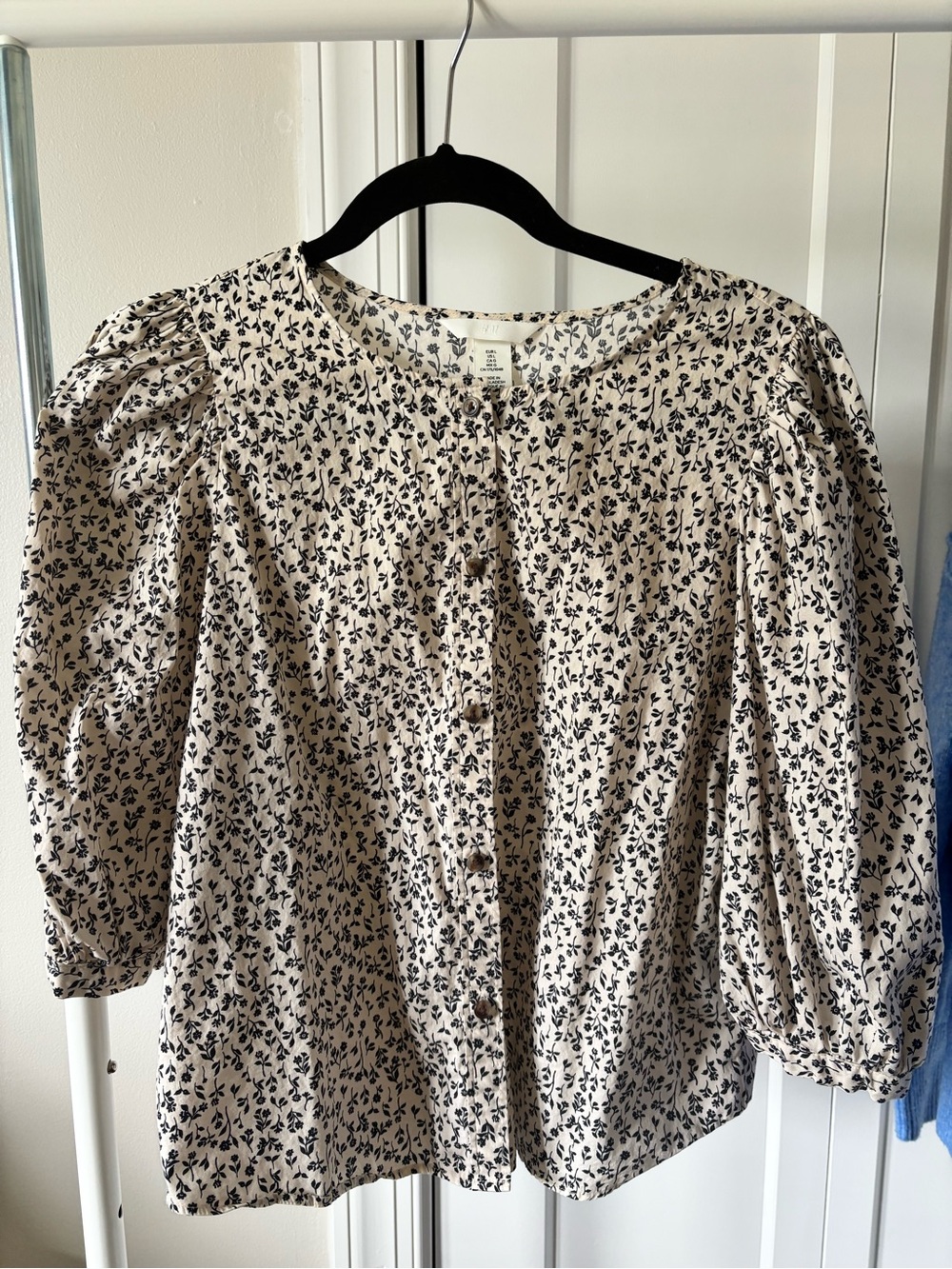 H&M Cream Top with Black Floral Print and Puff Sleeves